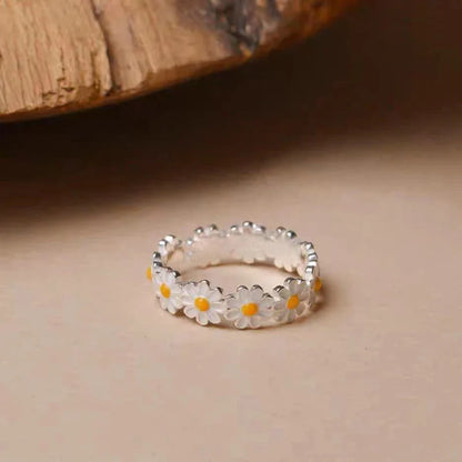 Sunveil Daisy Ring